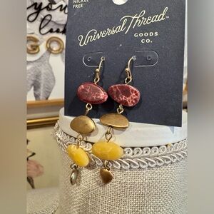 5 for $30! NWT UNIVERSAL THREADS Maroon Stone and Gold Dangle Earrings